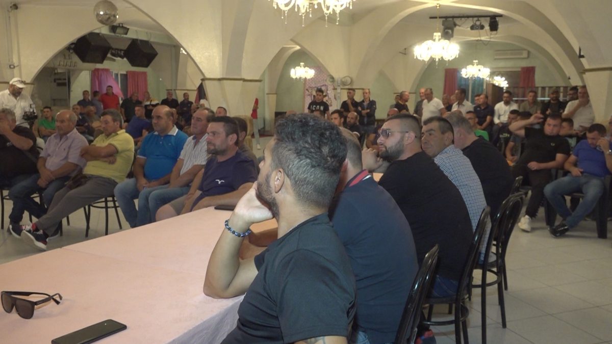 Bene la Regione Calabria sulla Bluetong. Ora il bando e allarghiamo il lavoro: dalle crisi si può uscire. assemblea-a-steccato-di-cutro
